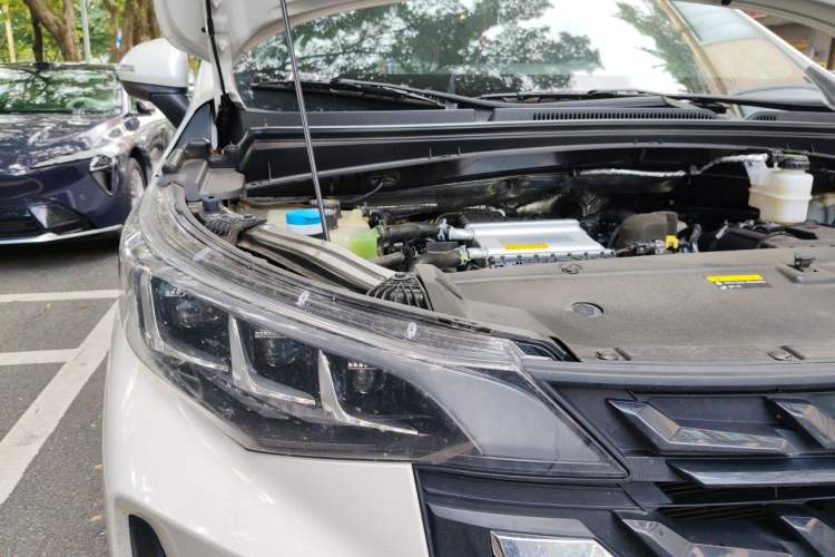 Used GAC Trumpchi M6 2023 PRO 270T DCT Luxury Edition Engine Bay Right