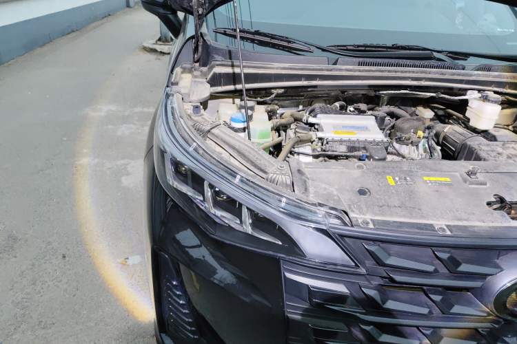 Used GAC Trumpchi M6 2023 PRO 270T DCT Luxury Edition Engine Bay Right