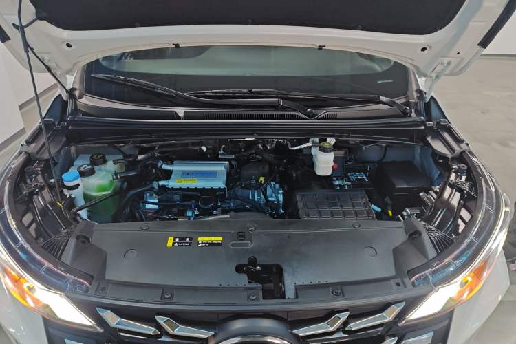 Used GAC Trumpchi M6 2023 PRO 270T DCT Luxury Edition Engine Bay