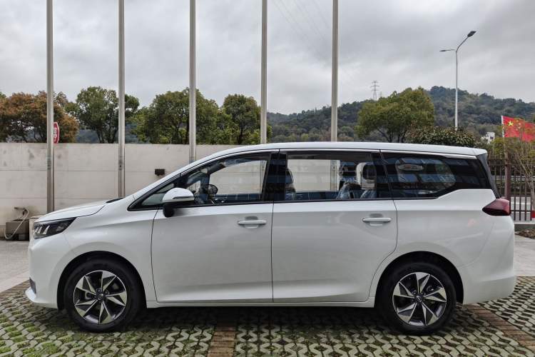 Used GAC Trumpchi M6 2023 PRO 270T DCT Luxury Edition Exterior 2