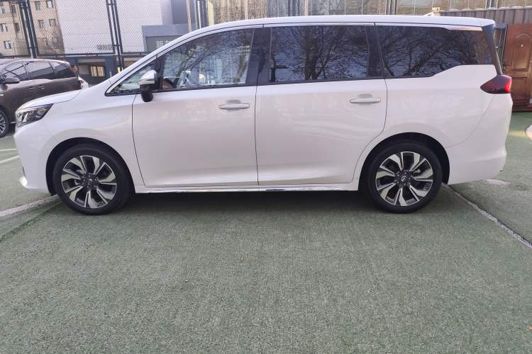 Used GAC Trumpchi M6 2023 PRO 270T DCT Prestige Edition Exterior 3