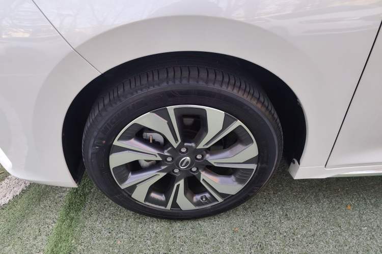Used GAC Trumpchi M6 2023 PRO 270T DCT Prestige Edition Exterior 7
