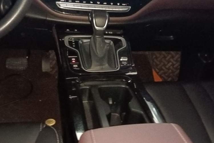 Used GAC Trumpchi M6 2023 PRO 270T DCT Elite Edition Gear Lever