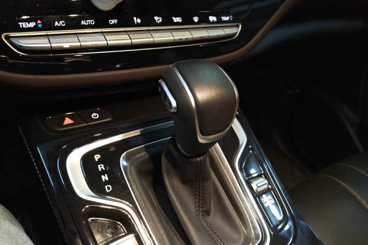 Used GAC Trumpchi M6 2023 PRO 270T DCT Luxury Edition Gear Lever