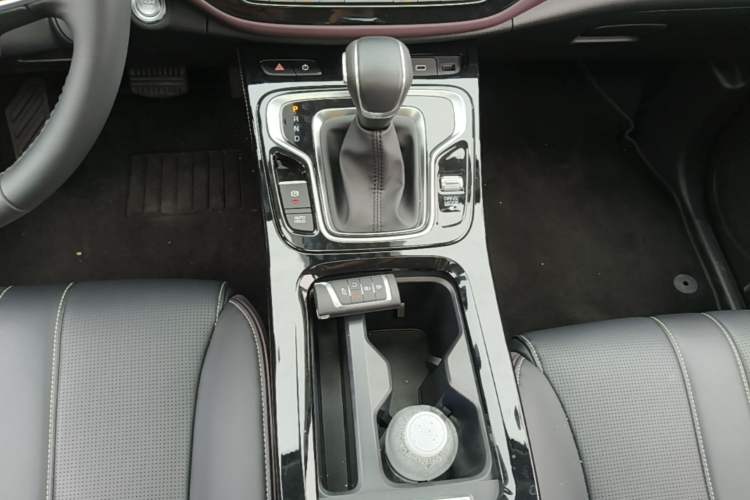 Used GAC Trumpchi M6 2023 PRO 270T DCT Luxury Edition Gear Lever