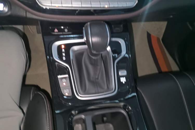 Used GAC Trumpchi M6 2023 PRO 270T DCT Luxury Edition Gear Lever