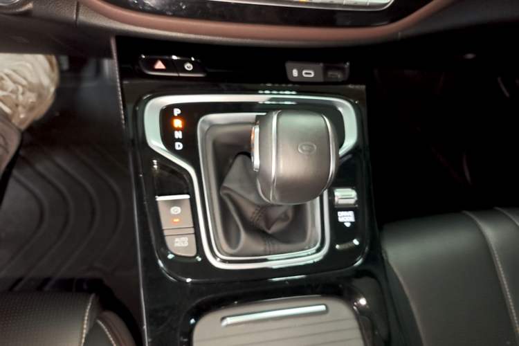 Used GAC Trumpchi M6 2023 PRO 270T DCT Luxury Edition Gear Lever