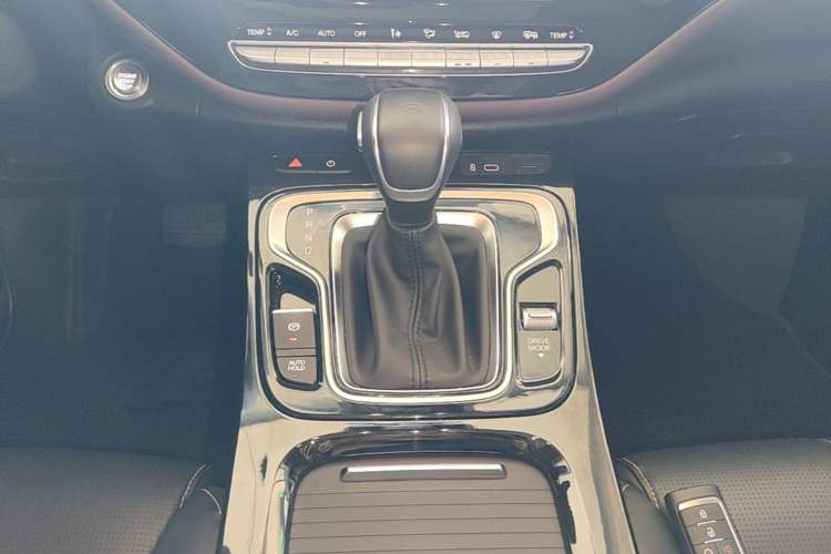 Used GAC Trumpchi M6 2023 PRO 270T DCT Luxury Edition Gear Lever