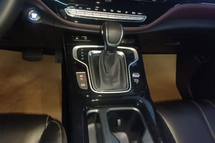 Used GAC Trumpchi M6 2023 PRO 270T DCT Luxury Edition Gear Lever