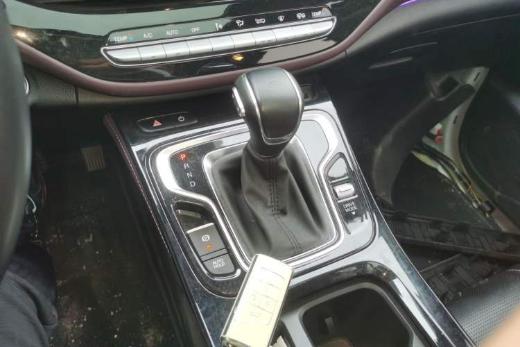 Used GAC Trumpchi M6 2023 PRO 270T DCT Luxury Edition Gear Lever