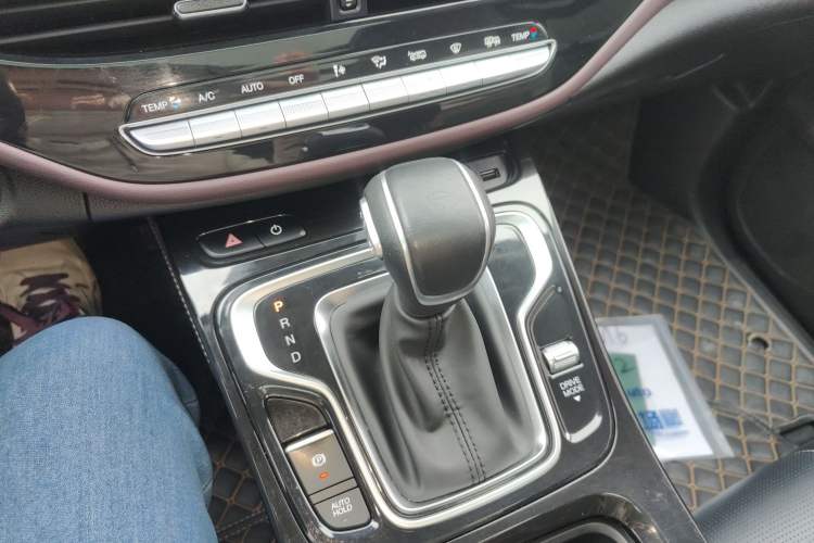 Used GAC Trumpchi M6 2023 PRO 270T DCT Luxury Edition Gear Lever