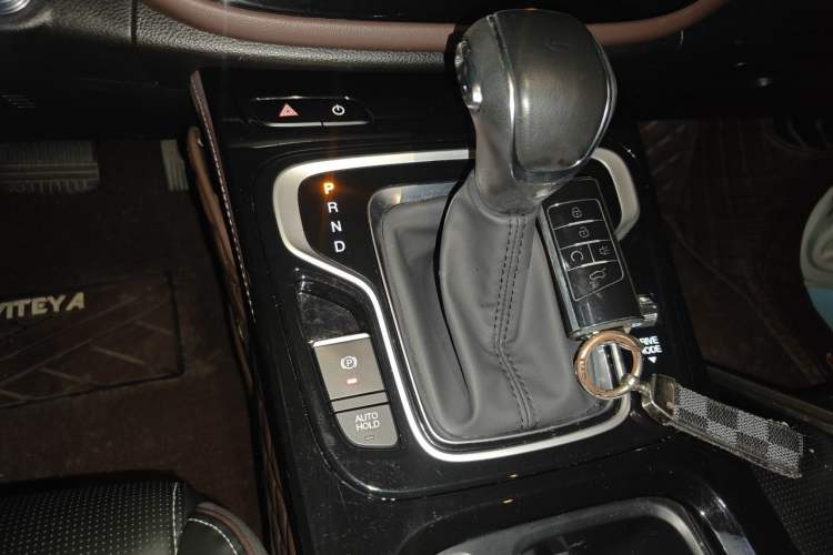 Used GAC Trumpchi M6 2023 PRO 270T DCT Luxury Edition Gear Lever