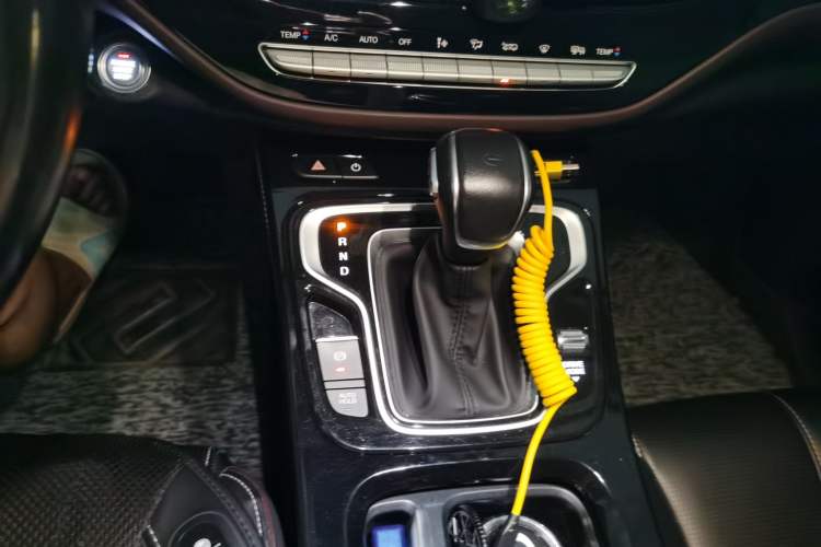 Used GAC Trumpchi M6 2023 PRO 270T DCT Luxury Edition Gear Lever
