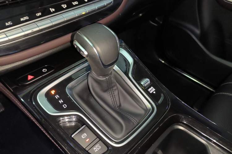 Used GAC Trumpchi M6 2023 PRO 270T DCT Luxury Edition Gear Lever