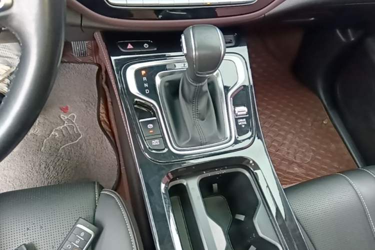 Used GAC Trumpchi M6 2023 PRO 270T DCT Luxury Edition Gear Lever