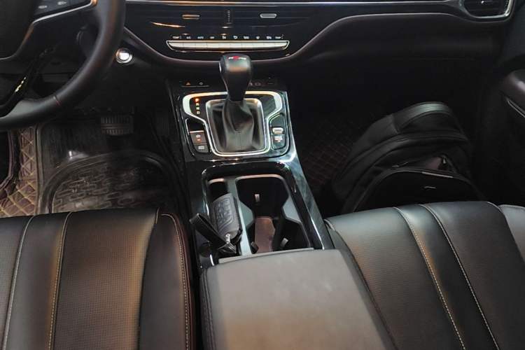 Used GAC Trumpchi M6 2023 PRO 270T DCT Luxury Edition Gear Lever