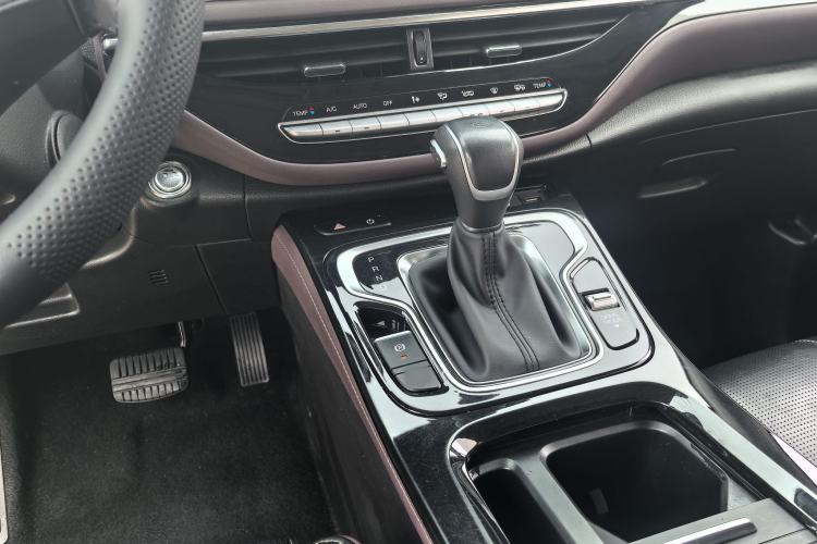 Used GAC Trumpchi M6 2023 PRO 270T DCT Luxury Edition Gear Lever
