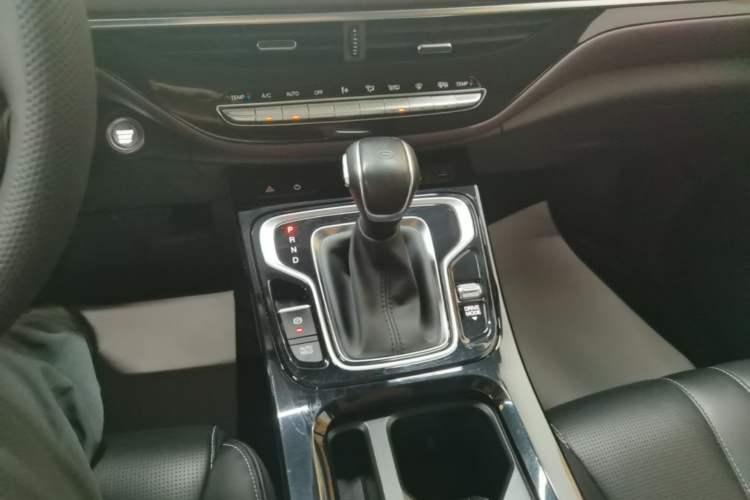 Used GAC Trumpchi M6 2023 PRO 270T DCT Luxury Edition Gear Lever