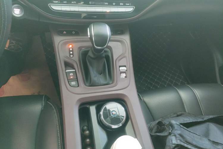 Used GAC Trumpchi M6 2023 PRO 270T DCT Luxury Edition Gear Lever