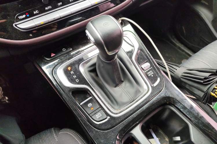Used GAC Trumpchi M6 2023 PRO 270T DCT Elite Edition Gear Lever