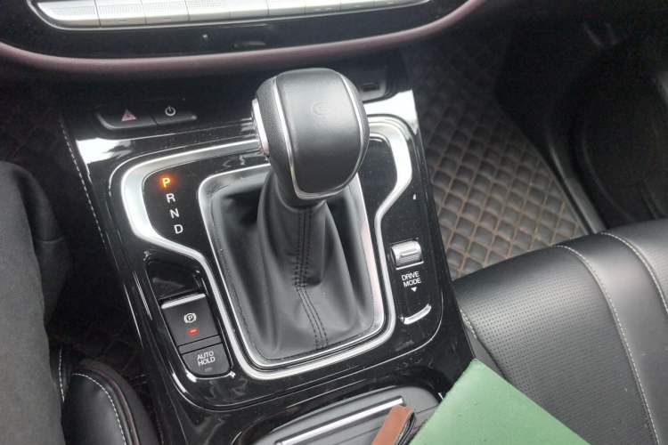Used GAC Trumpchi M6 2023 PRO 270T DCT Luxury Edition Gear Lever