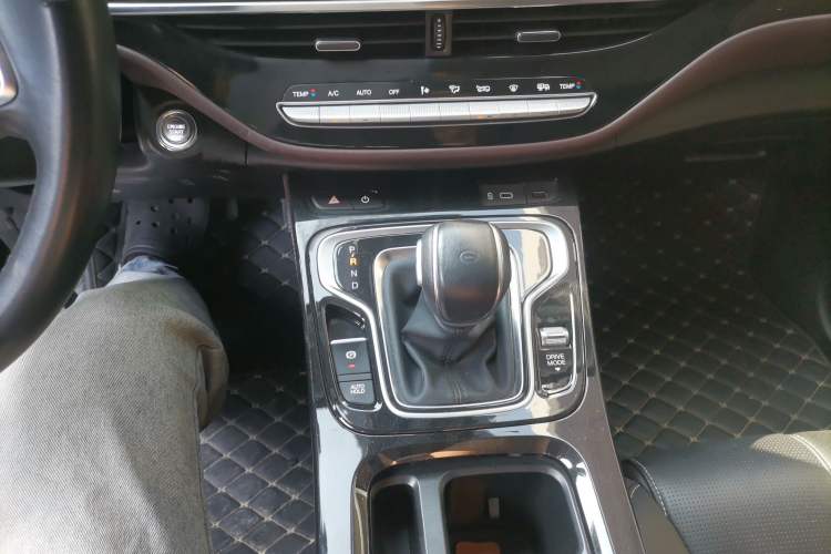 Used GAC Trumpchi M6 2023 PRO 270T DCT Luxury Edition Gear Lever