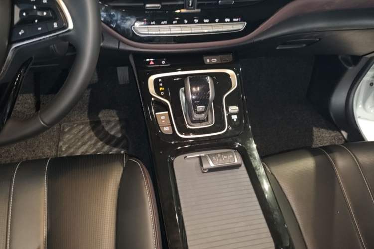Used GAC Trumpchi M6 2023 PRO 270T DCT Prestige Edition Gear Lever