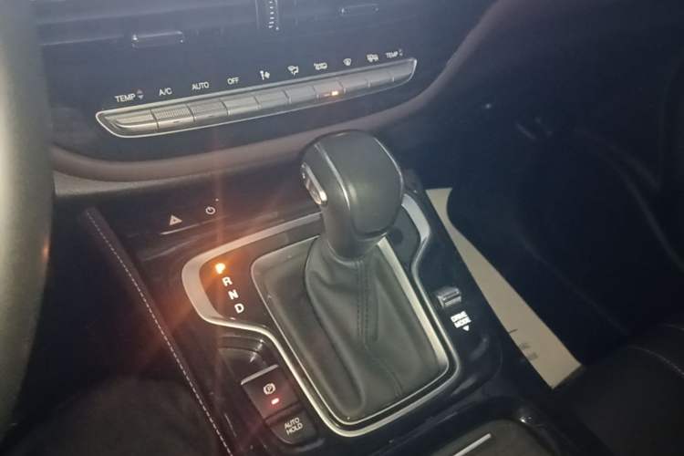 Used GAC Trumpchi M6 2023 PRO 270T DCT Luxury Edition Gear Lever