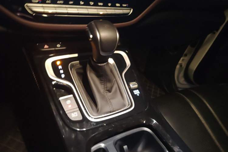 Used GAC Trumpchi M6 2023 PRO 270T DCT Luxury Edition Gear Lever