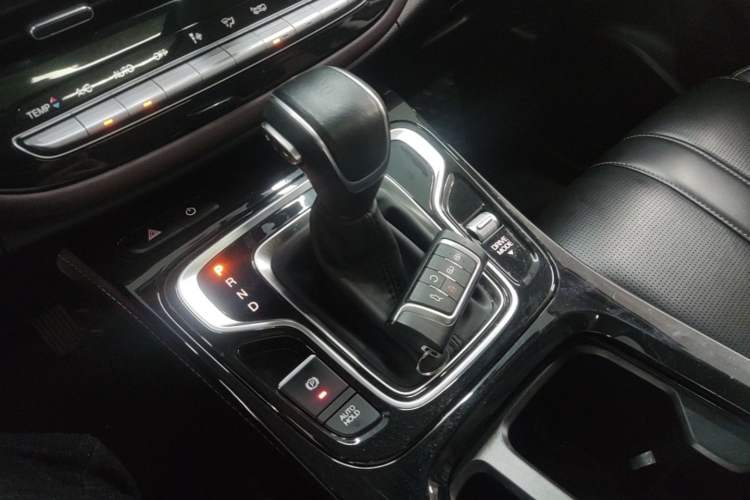 Used GAC Trumpchi M6 2023 PRO 270T DCT Luxury Edition Gear Lever