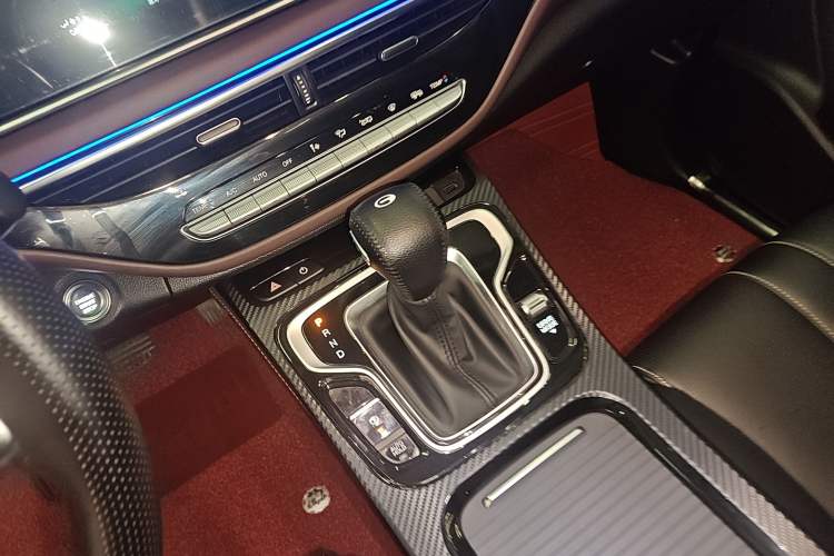 Used GAC Trumpchi M6 2023 PRO 270T DCT Luxury Edition Gear Lever