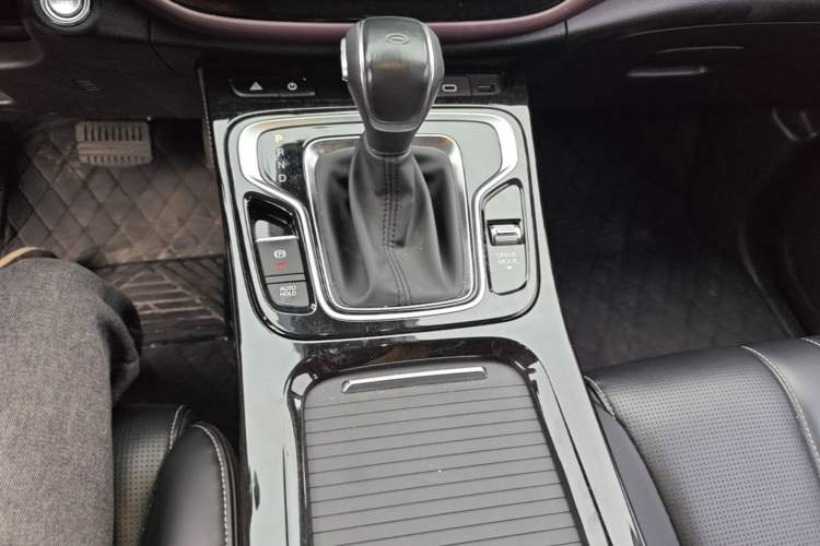 Used GAC Trumpchi M6 2023 PRO 270T DCT Luxury Edition Gear Lever