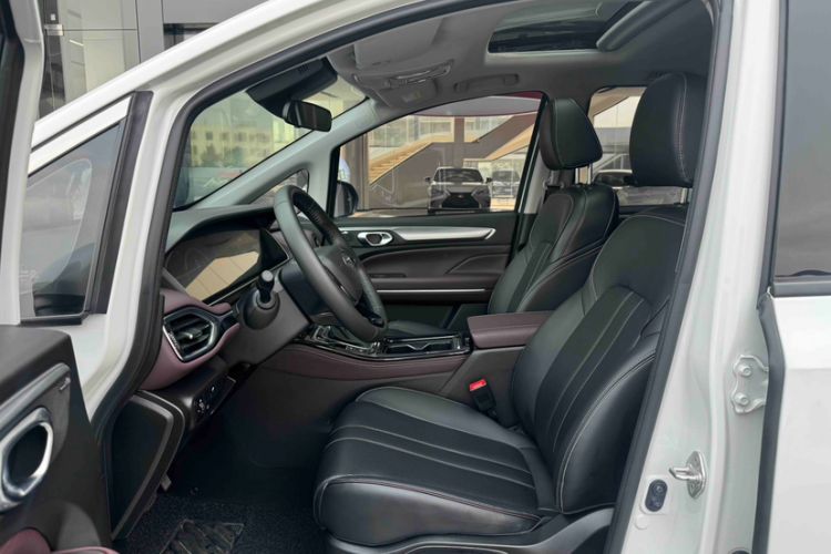 Used GAC Trumpchi M6 2023 PRO 270T DCT Luxury Edition Interior 2