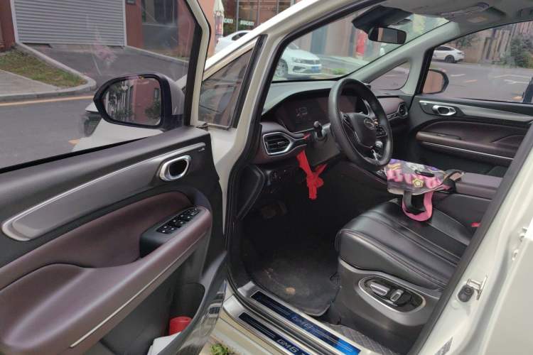 Used GAC Trumpchi M6 2023 PRO 270T DCT Luxury Edition Interior 3