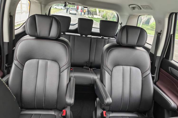 Used GAC Trumpchi M6 2023 PRO 270T DCT Luxury Edition Interior 9