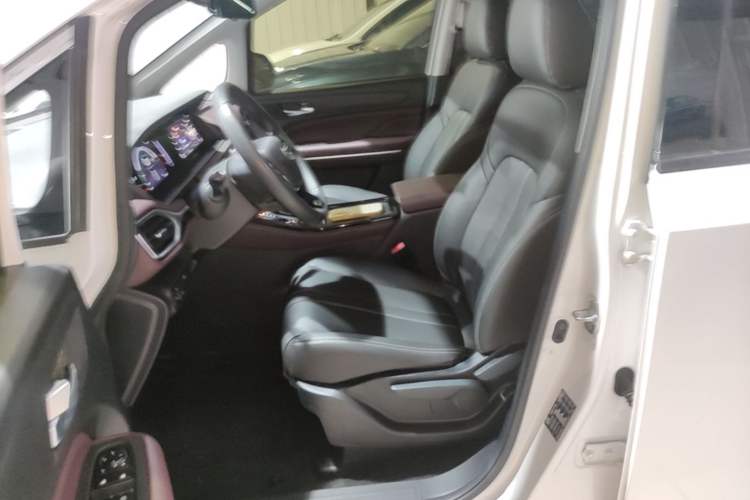 Used GAC Trumpchi M6 2023 PRO 270T DCT Elite Edition Left Front Seat