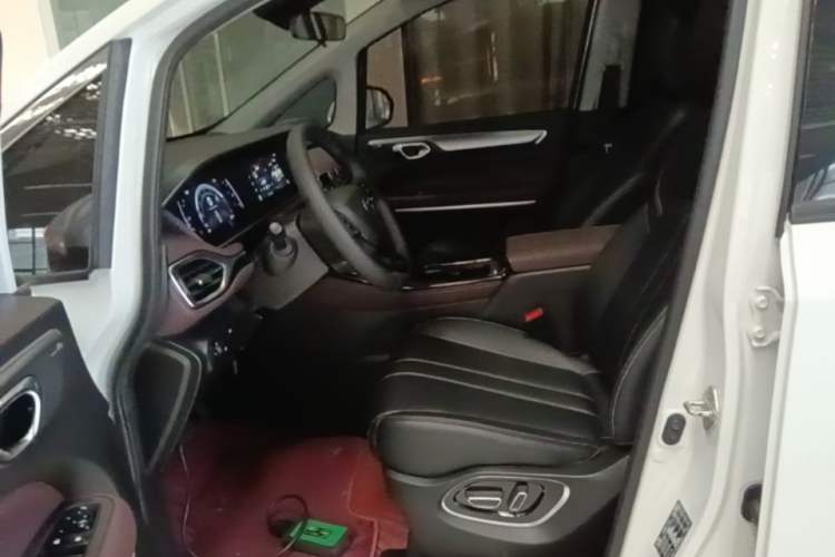 Used GAC Trumpchi M6 2023 PRO 270T DCT Luxury Edition Left Front Seat