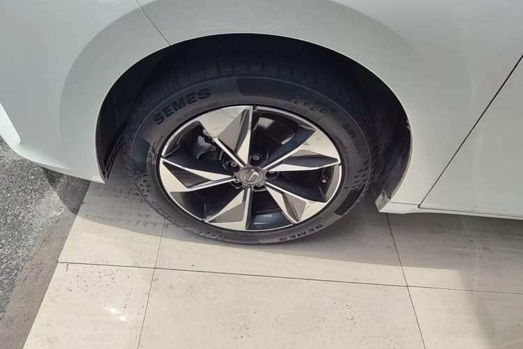 Used GAC Trumpchi M6 2023 PRO 270T DCT Luxury Edition Left Front Wheel Hub