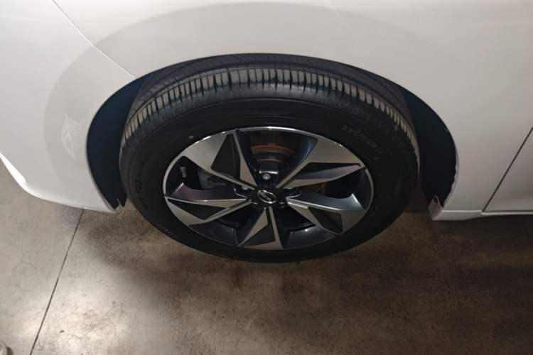 Used GAC Trumpchi M6 2023 PRO 270T DCT Luxury Edition Left Front Wheel Hub
