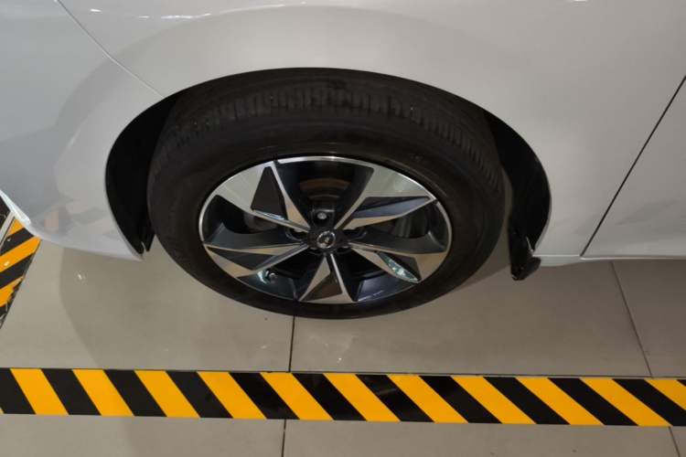 Used GAC Trumpchi M6 2023 PRO 270T DCT Luxury Edition Left Front Wheel Hub