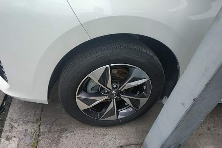 Used GAC Trumpchi M6 2023 PRO 270T DCT Luxury Edition Left Front Wheel Hub