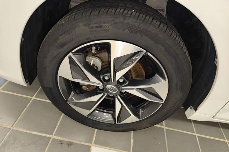 Used GAC Trumpchi M6 2023 PRO 270T DCT Luxury Edition Left Front Wheel Hub