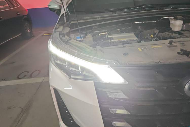Used GAC Trumpchi M6 2023 PRO 270T DCT Luxury Edition Right Front Headlight
