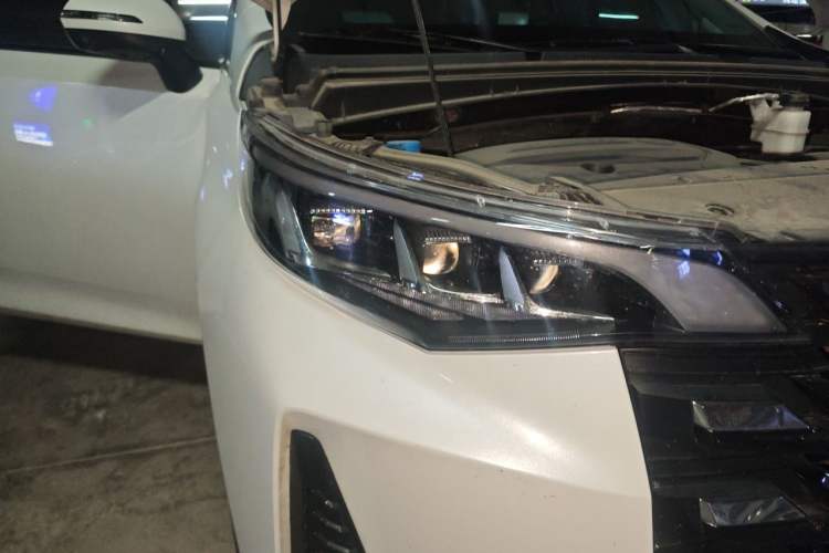Used GAC Trumpchi M6 2023 PRO 270T DCT Luxury Edition Right Front Headlight