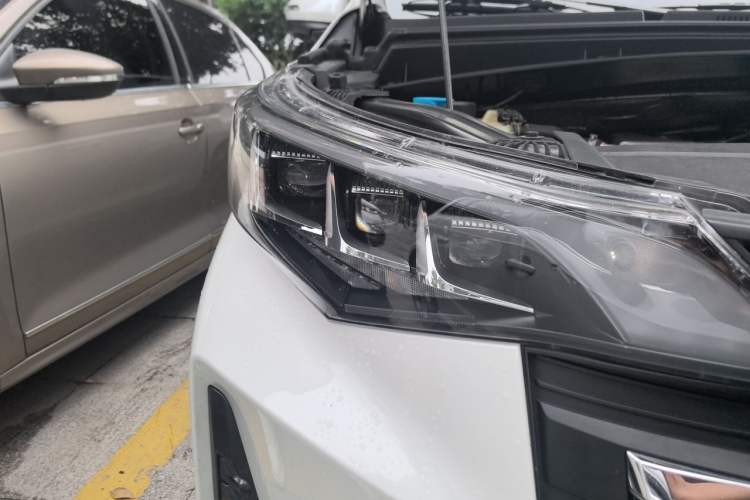 Used GAC Trumpchi M6 2023 PRO 270T DCT Luxury Edition Right Front Headlight