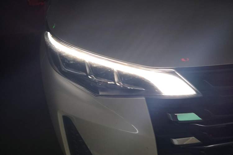 Used GAC Trumpchi M6 2023 PRO 270T DCT Luxury Edition Right Front Headlight