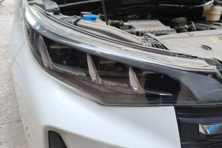 Used GAC Trumpchi M6 2023 PRO 270T DCT Luxury Edition Right Front Headlight