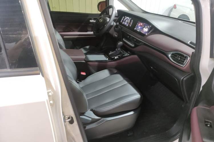 Used GAC Trumpchi M6 2023 PRO 270T DCT Elite Edition Right Front Seat