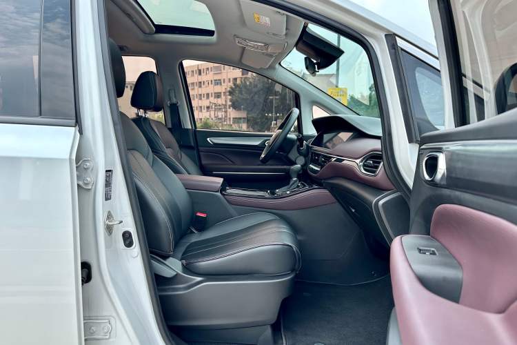 Used GAC Trumpchi M6 2023 PRO 270T DCT Luxury Edition Right Front Seat