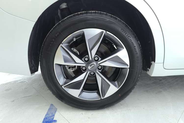 Used GAC Trumpchi M6 2023 PRO 270T DCT Luxury Edition Right Front Wheel Hub